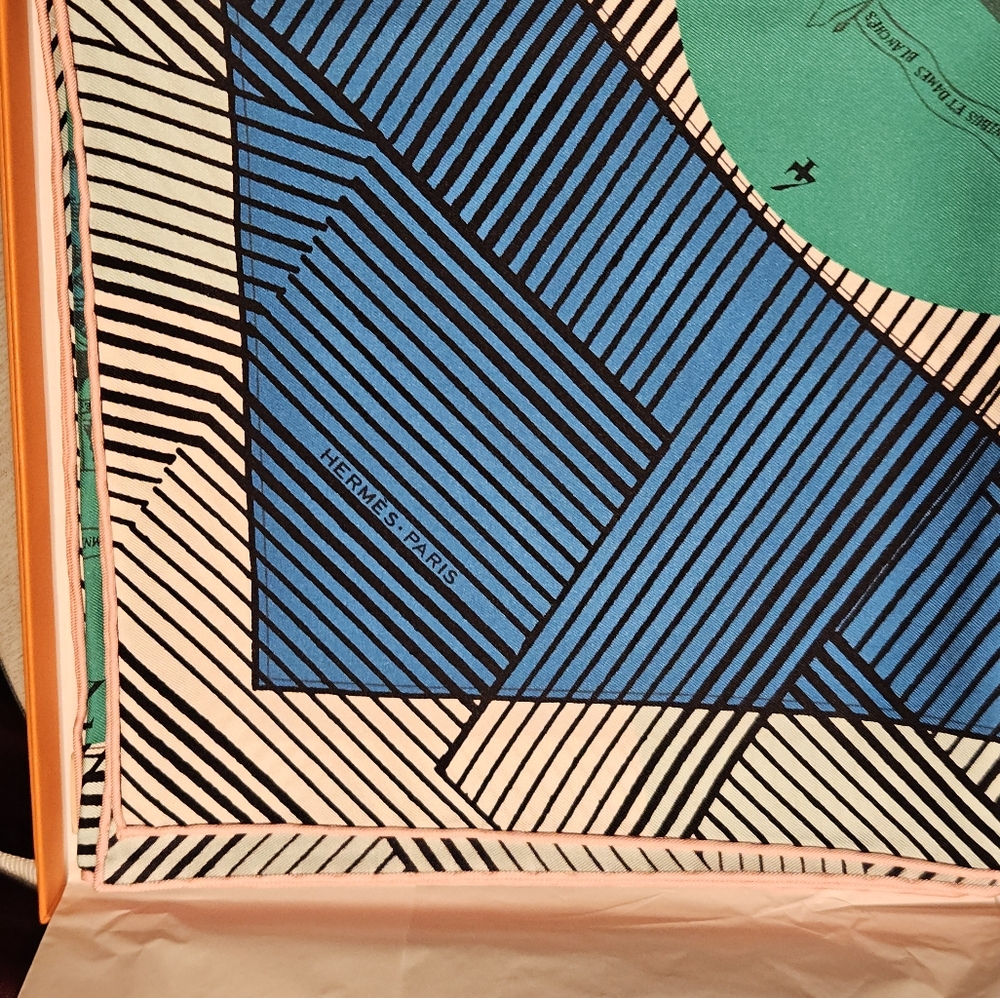 Hermes Jeu des Omnibus et Dames Blanches Silk Scarf - Picture 13 of 15